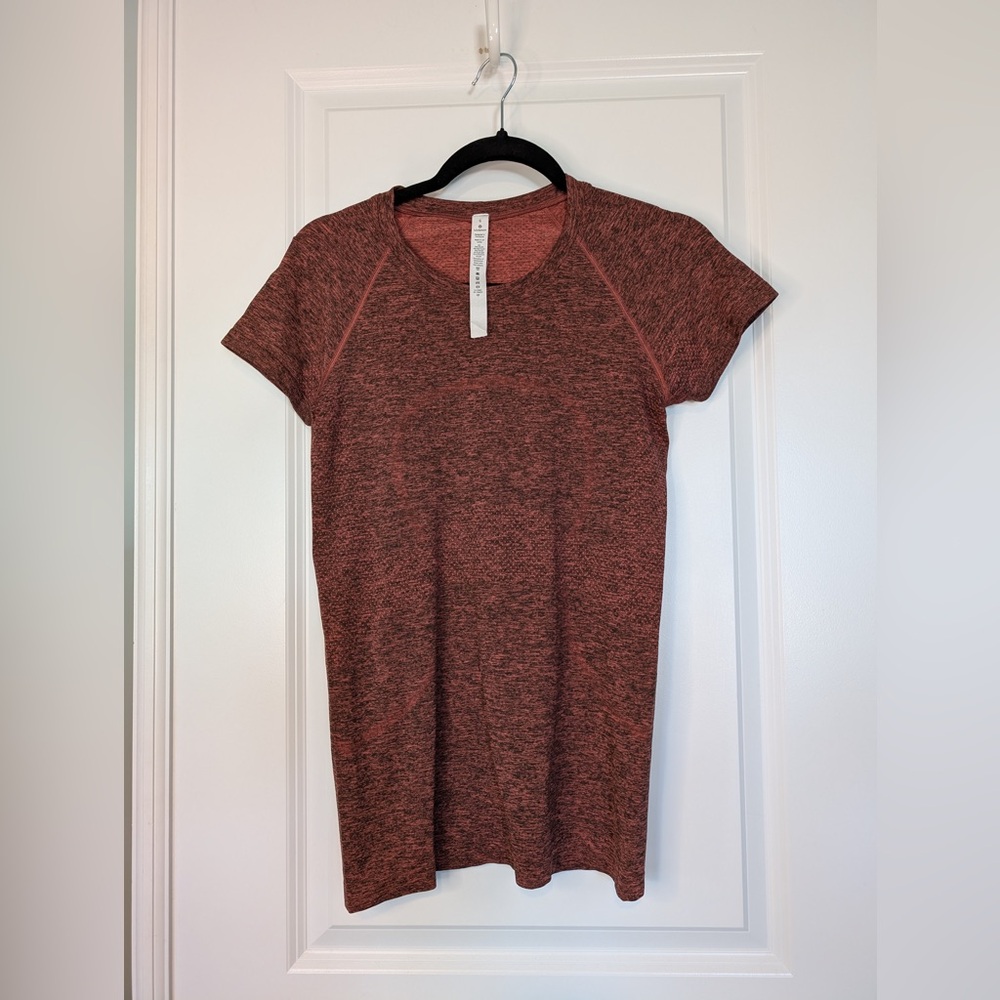 Lululemon Swiftly Tech Short Sleeve 2.0 Flare / Black Size 6